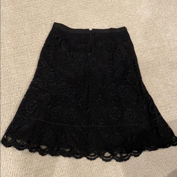 Old navy size 1 black lace skirt. Fully lined - Picture 5 of 5